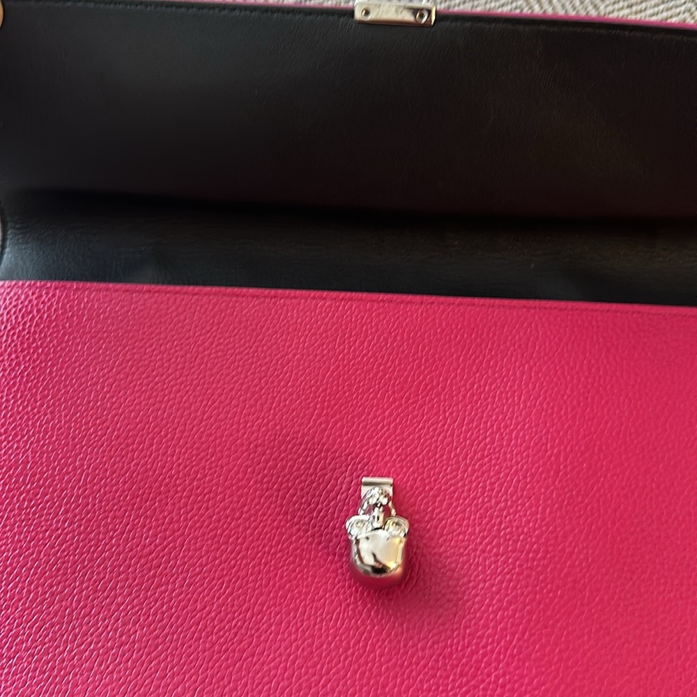 Authentic Alexander McQueenSkull leather clutch
Hot pink Leather - Picture 4 of 6